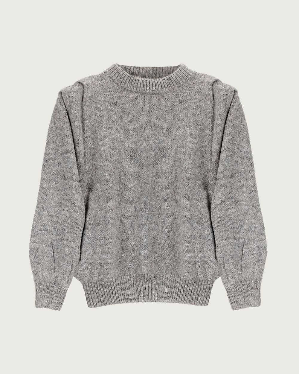 Suéter Eloi de cuello alto en tejido premium de alpaca y lana merino color gris, diseño de autor con pliegues en los hombros y puños definidos, moda sustentable urco.