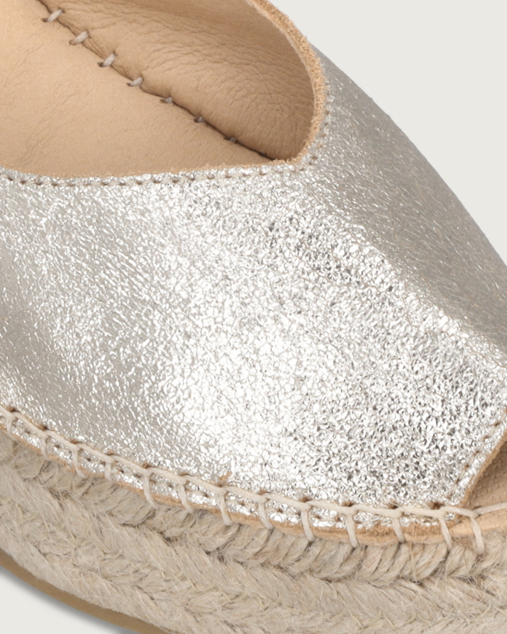 Sandalia de cuña cuero liso y yute 100% natural Urco Label, calzado slow fashion atemporal hecho en España.