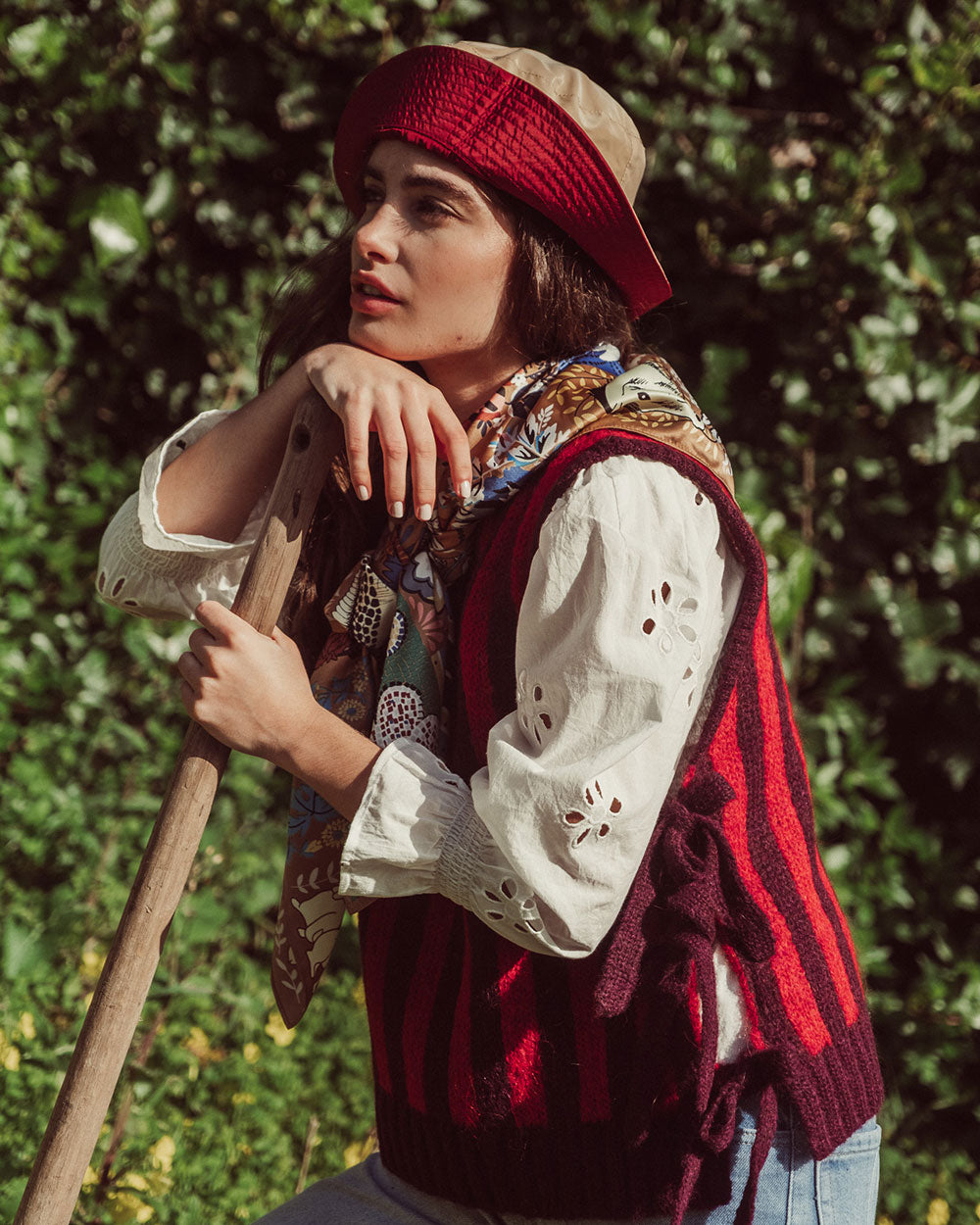 CHALECO ESME RAYAS VINO