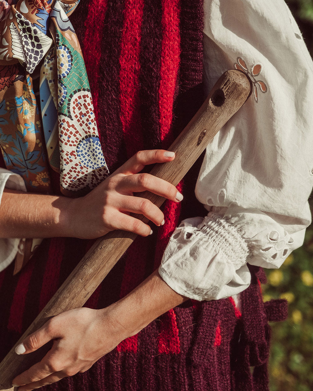 CHALECO ESME RAYAS VINO