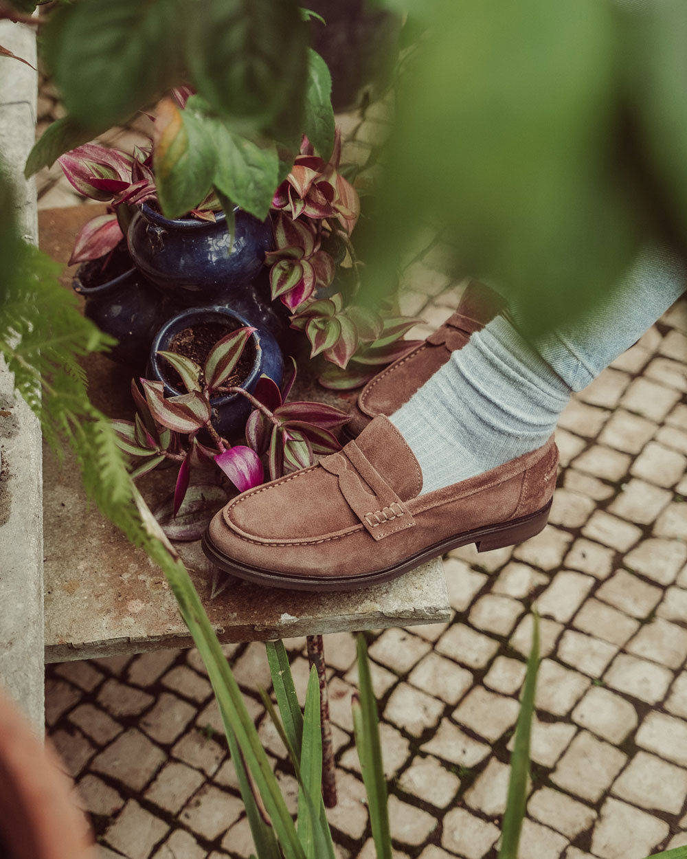 Mocasín Génova en cuero gamuza color camel hecho en Italia, calzado artesanal con forro de cuero y suela de goma, mocasín clásico italiano de lujo.