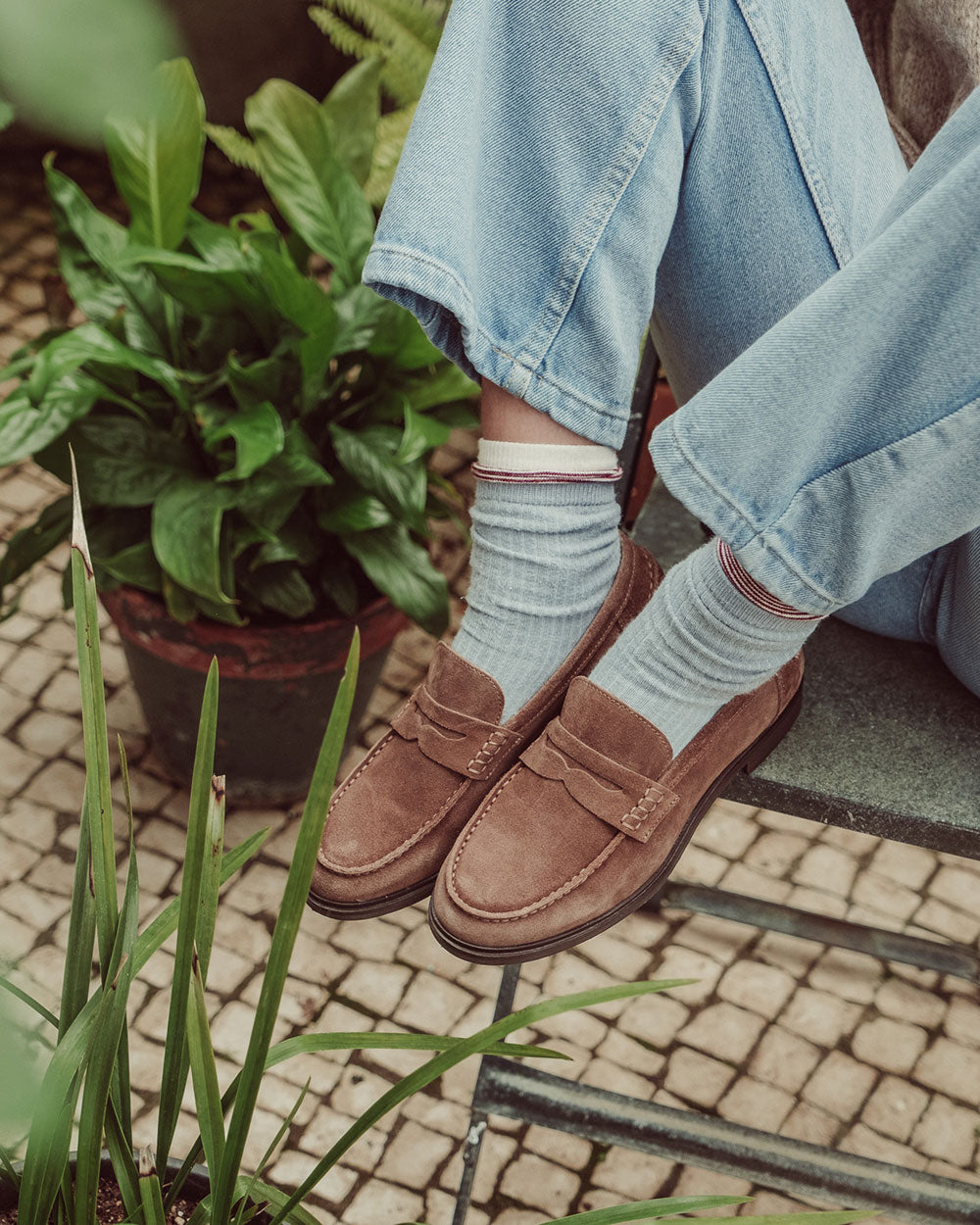 Mocasín Génova en cuero gamuza color camel hecho en Italia, calzado artesanal con forro de cuero y suela de goma, mocasín clásico italiano de lujo.