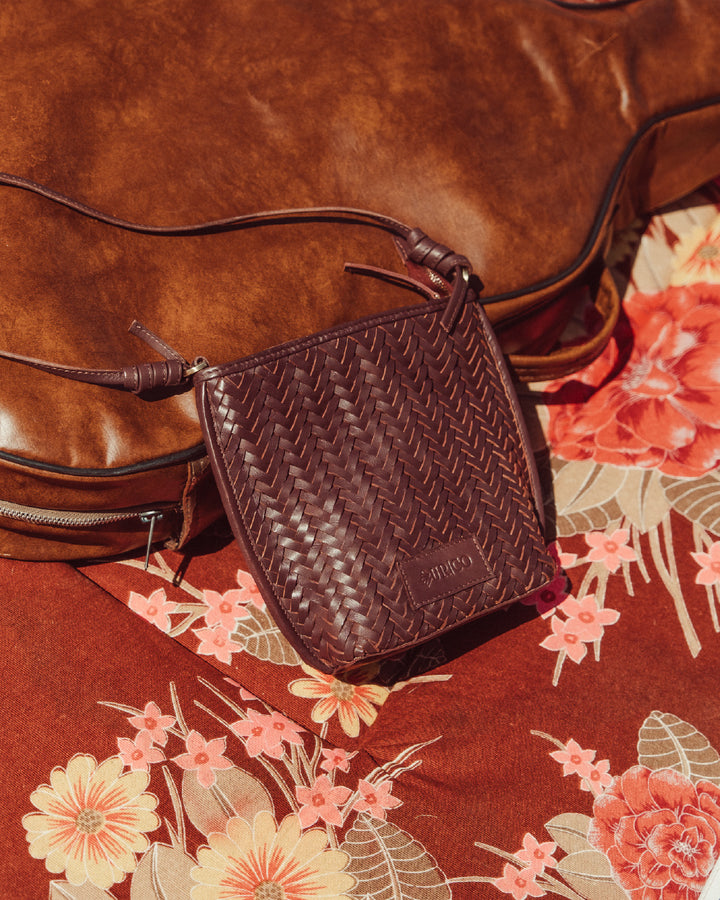 CARTERA CHRISSIE BORGOÑA GOLD