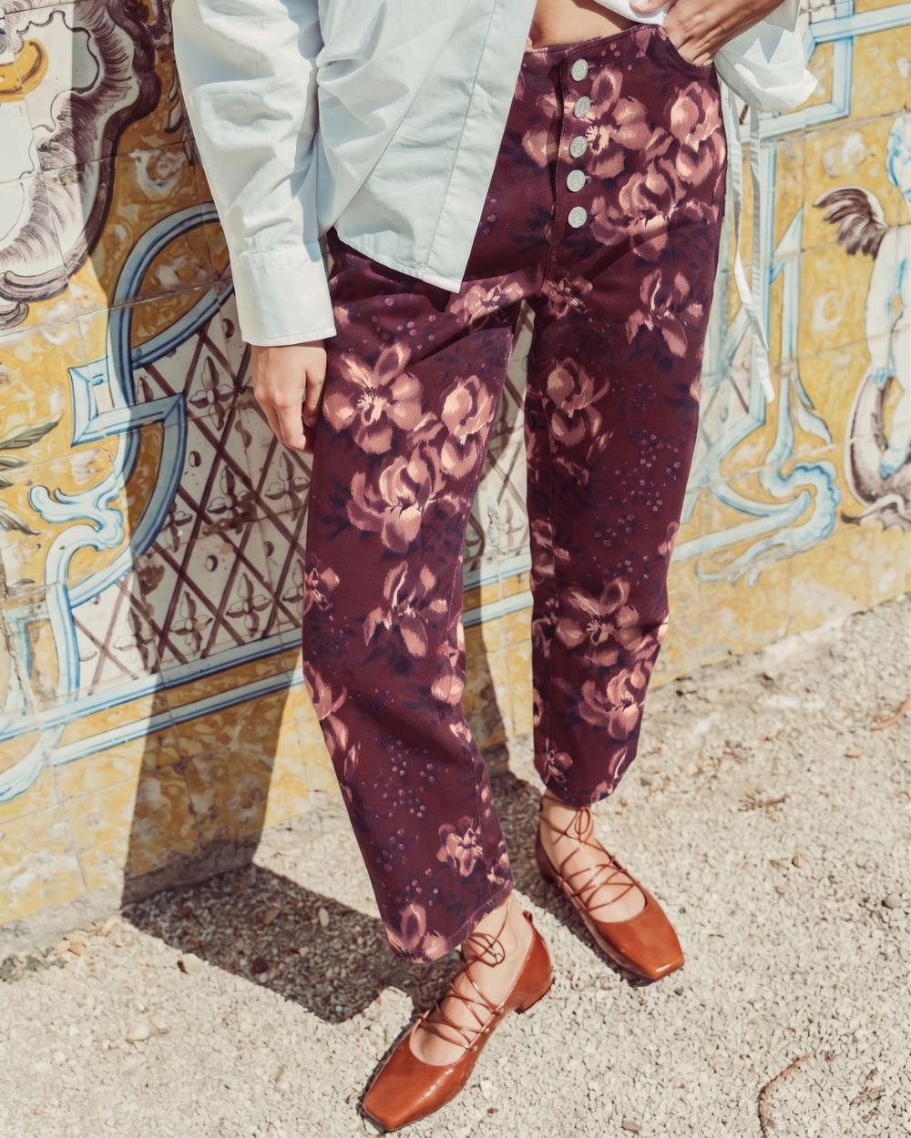 JEANS BRASS FLORAL BURGUNDY