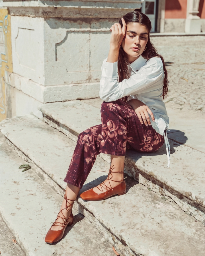 JEANS BRASS FLORAL BURGUNDY