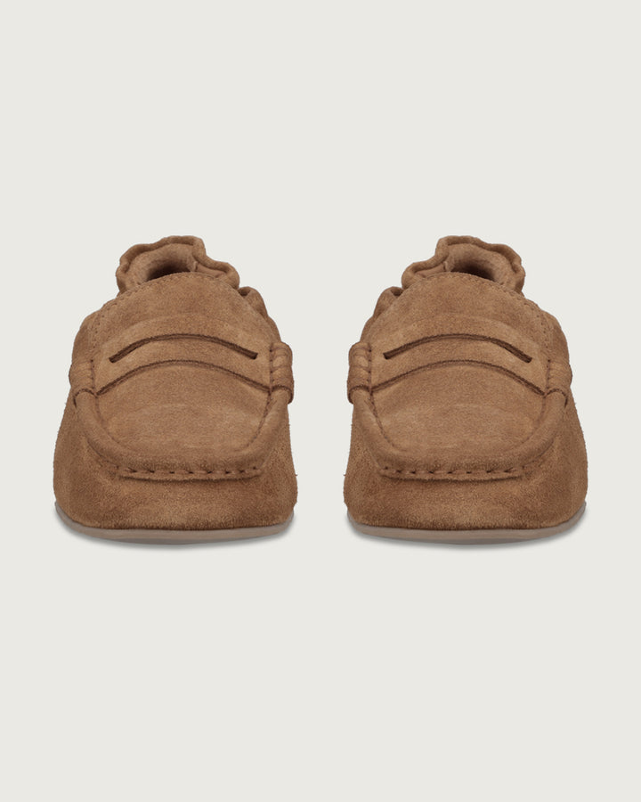 Mocasín Elena color camel en cuero gamuzado, calzado clásico de diseño italiano con suela de cuero y taco bajo, zapato artesanal Made in Italy