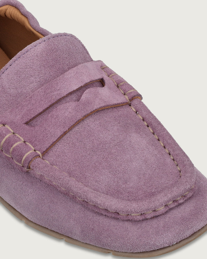 Mocasín Elena color lila en cuero gamuzado, calzado clásico artesanal Made in Italy con suela de cuero y taco bajo, diseño elegante para mujer.