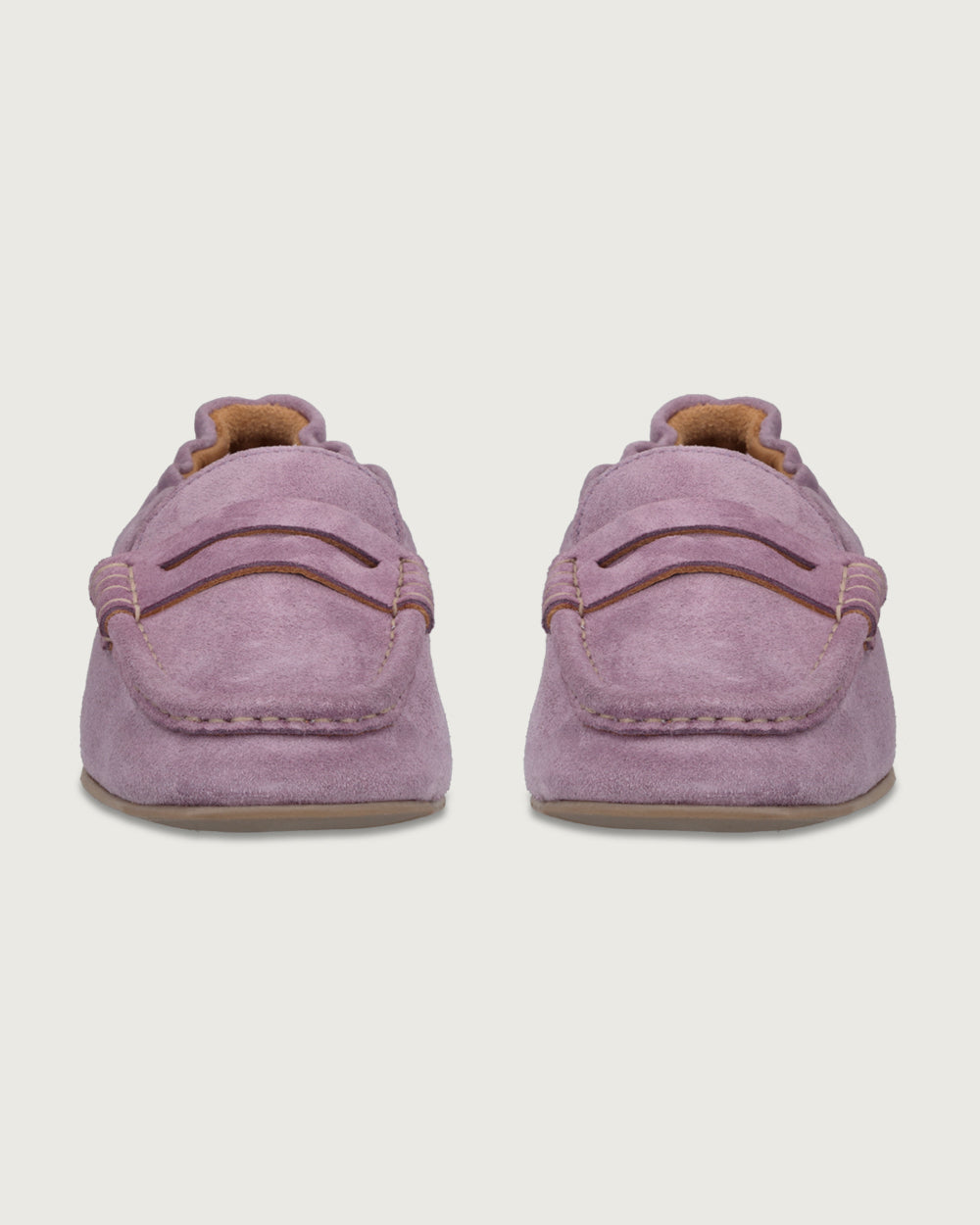 Mocasín Elena color lila en cuero gamuzado, calzado clásico artesanal Made in Italy con suela de cuero y taco bajo, diseño elegante para mujer.