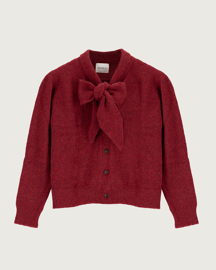 Chaleco de lana de alpaca premium Melyon color rojo de la colección Her Story, de silueta fluida con lazo de cinta en el cuello y cierre de botones de moda ética urco.