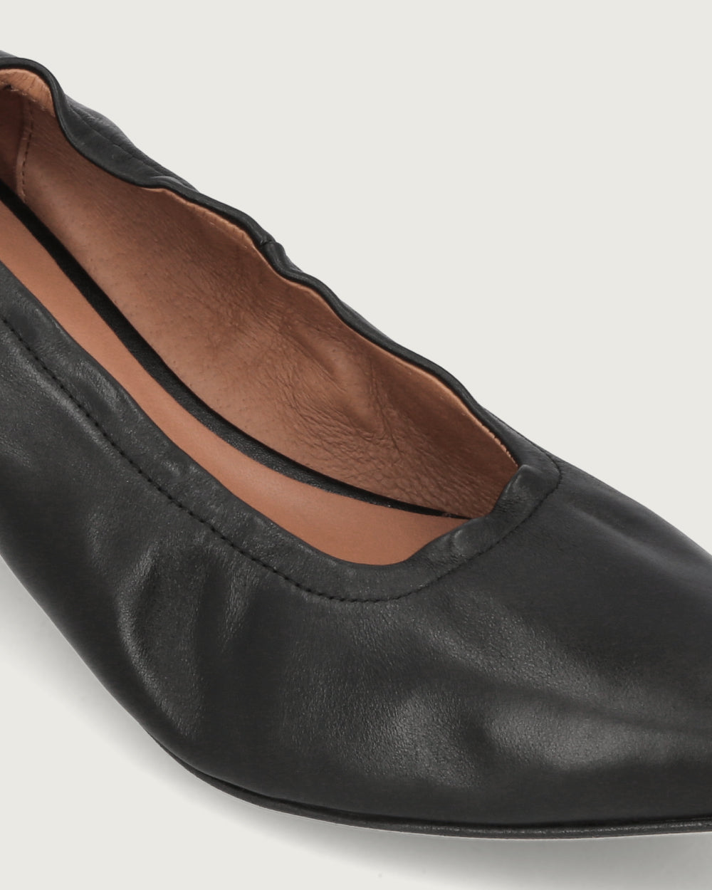 ZAPATO CON TACO MIKA BLACK