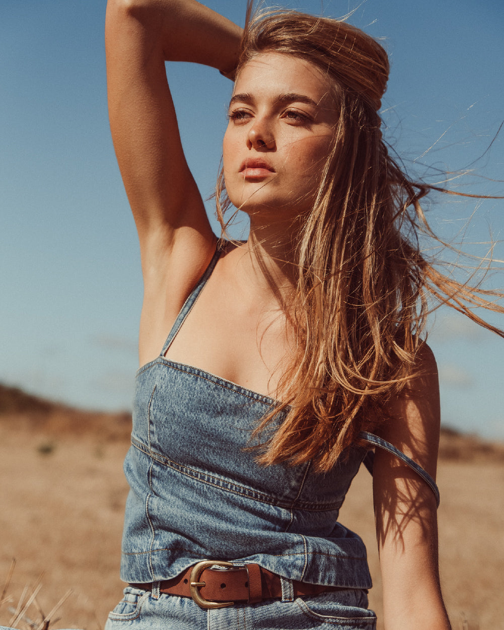 Top Bubble de denim azul con tirantes de pabilo, musculosa de mezclilla estilo casual y sostenible para mujer Chile.