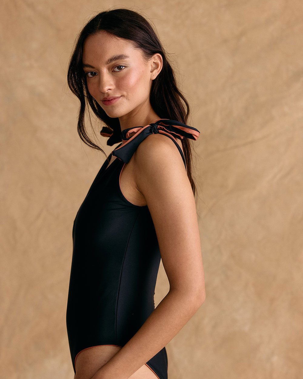 ONE PIECE CORAL BLACK / BROWN