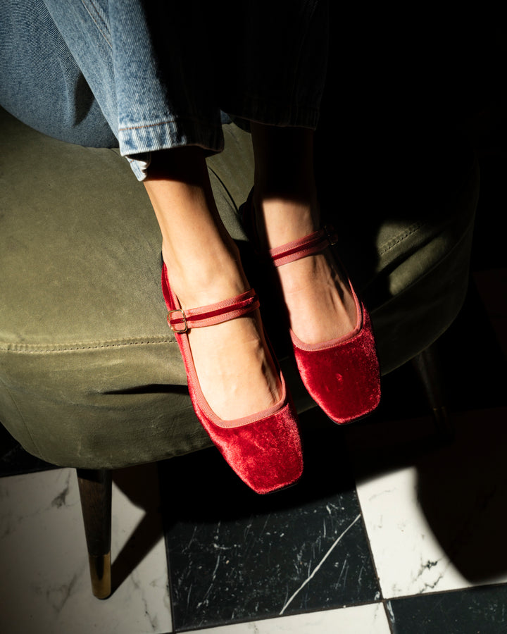 BALLERINA MARY BURDEO / LIPS