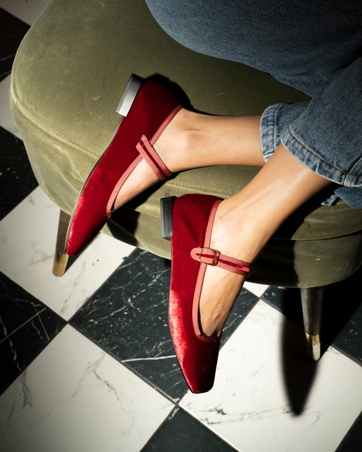 BALLERINA MARY BURDEO / LIPS