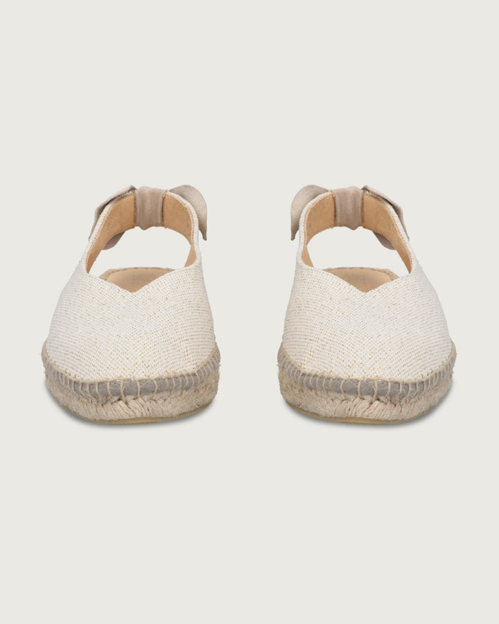 Alpargata Verona romántica de lona crudo con brillos, cinta en el talón y suela de yute (4cm), calzado artesanal hecho en España.