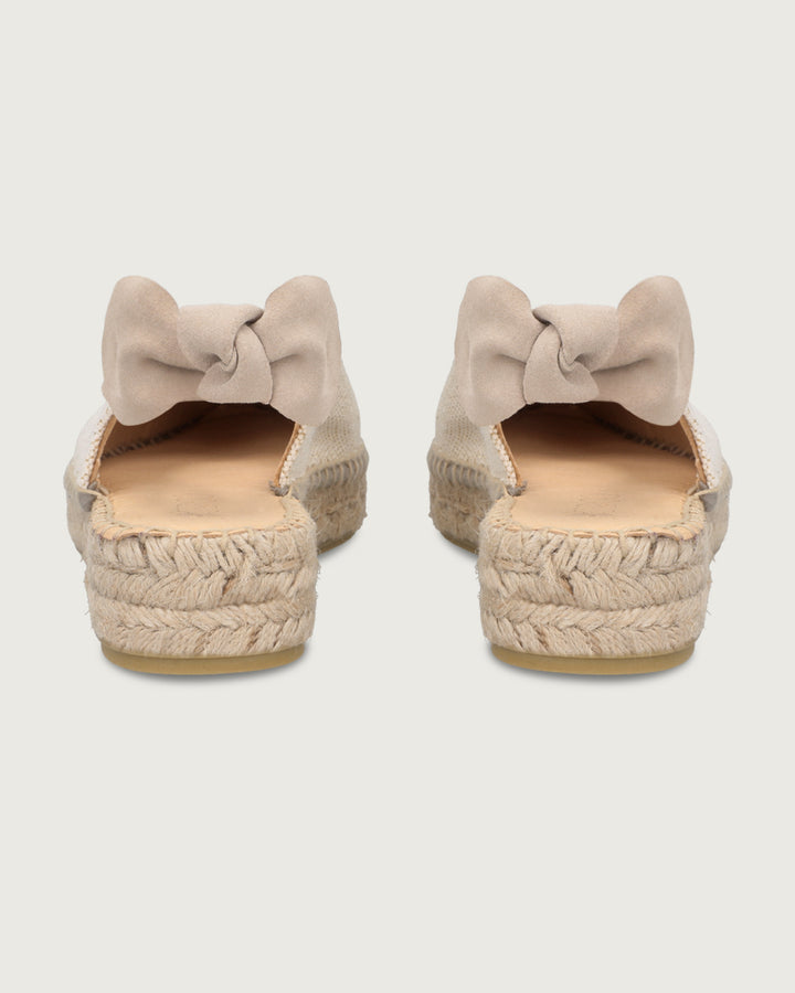 Alpargata Verona romántica de lona crudo con brillos, cinta en el talón y suela de yute (4cm), calzado artesanal hecho en España.