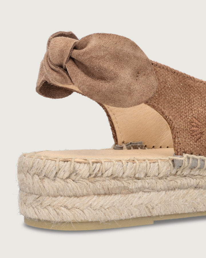 Alpargata Verona romántica de lona crudo con brillos, cinta en el talón y suela de yute (4cm), calzado artesanal hecho en España.