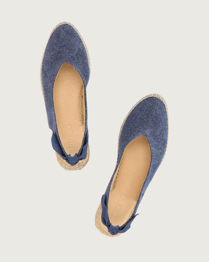 Alpargata Verona romántica de lona azul marino con brillos, cinta en el talón y suela de yute (4cm), calzado artesanal hecho en España.