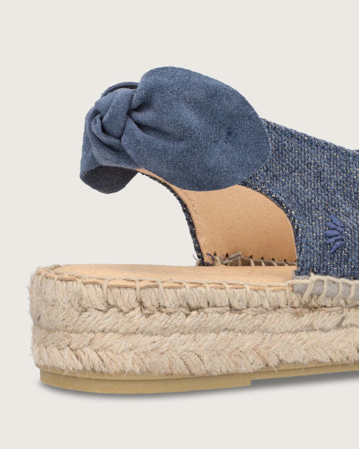Alpargata Verona romántica de lona azul marino con brillos, cinta en el talón y suela de yute (4cm), calzado artesanal hecho en España.