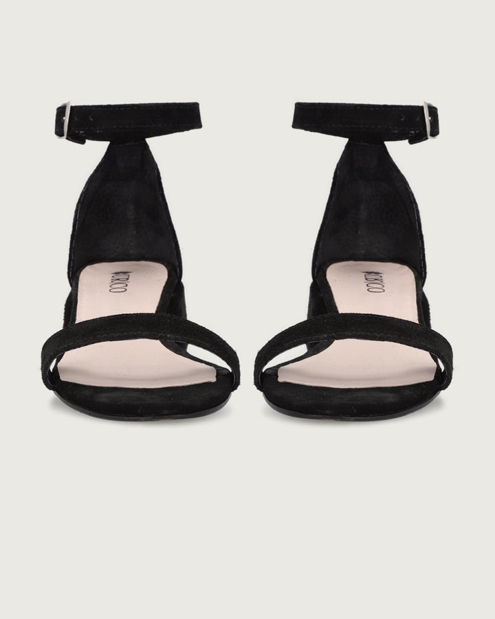 Zapato Pérgola de gamuza natural con pulsera al tobillo y taco de 4 cm, calzado artesanal hecho a mano en Chile.