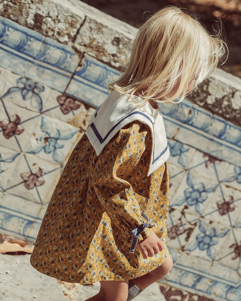 VESTIDO DENIM ALINA FLOWERS MUSTARD PETIT