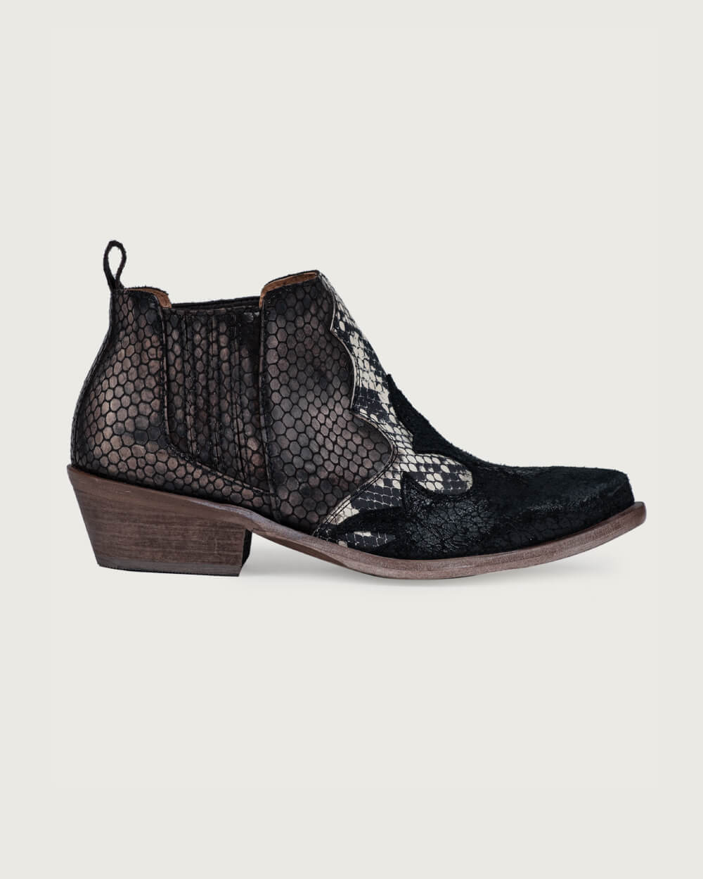 MUSE BLACK