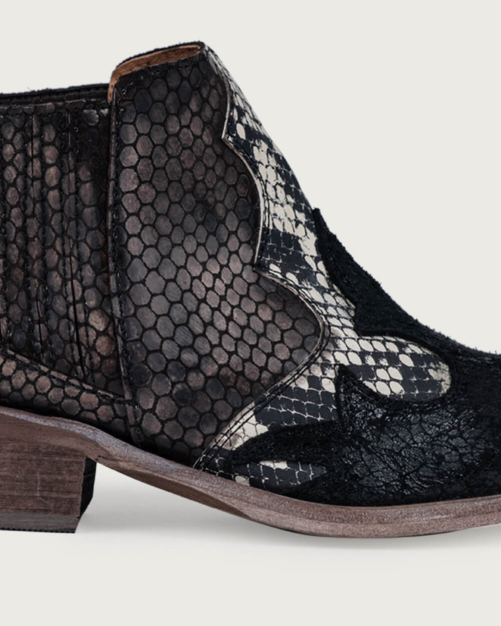 MUSE BLACK