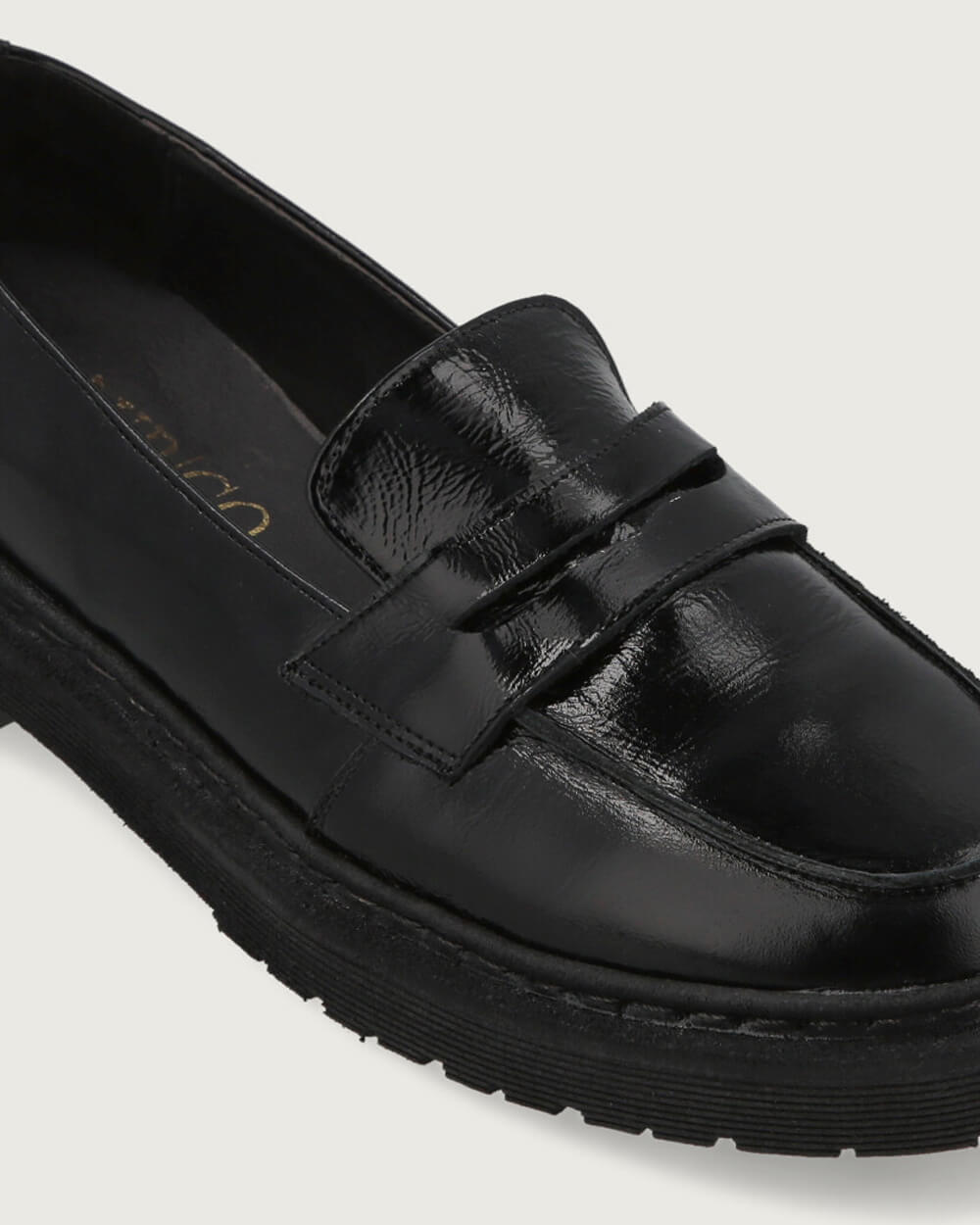 MOCASÍN GEORGETTE BLACK CHAROL