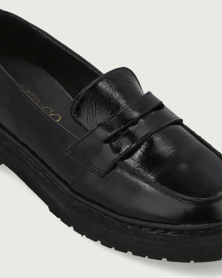 MOCASÍN GEORGETTE BLACK CHAROL